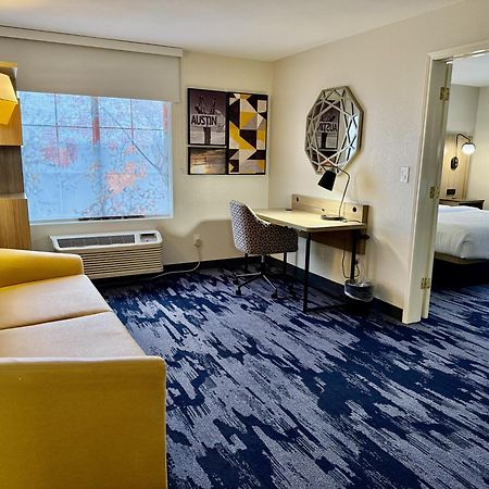 La Quinta By Wyndham Austin Southwest Hotell Exteriör bild